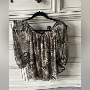 Black house white market blouse